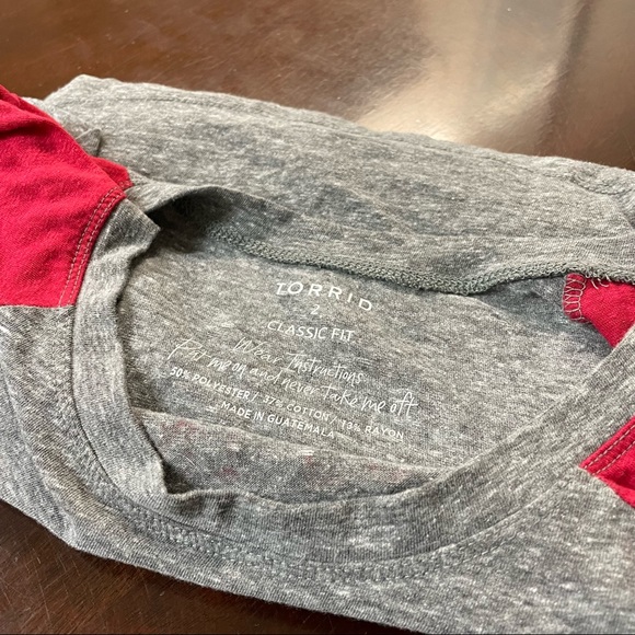 TORRID- Christmas Heather Gray Soft Tee - Size 2 - Picture 13 of 13